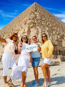 pyramids of giza