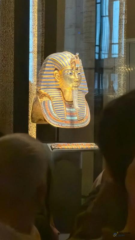 The mask of Tutankhamun